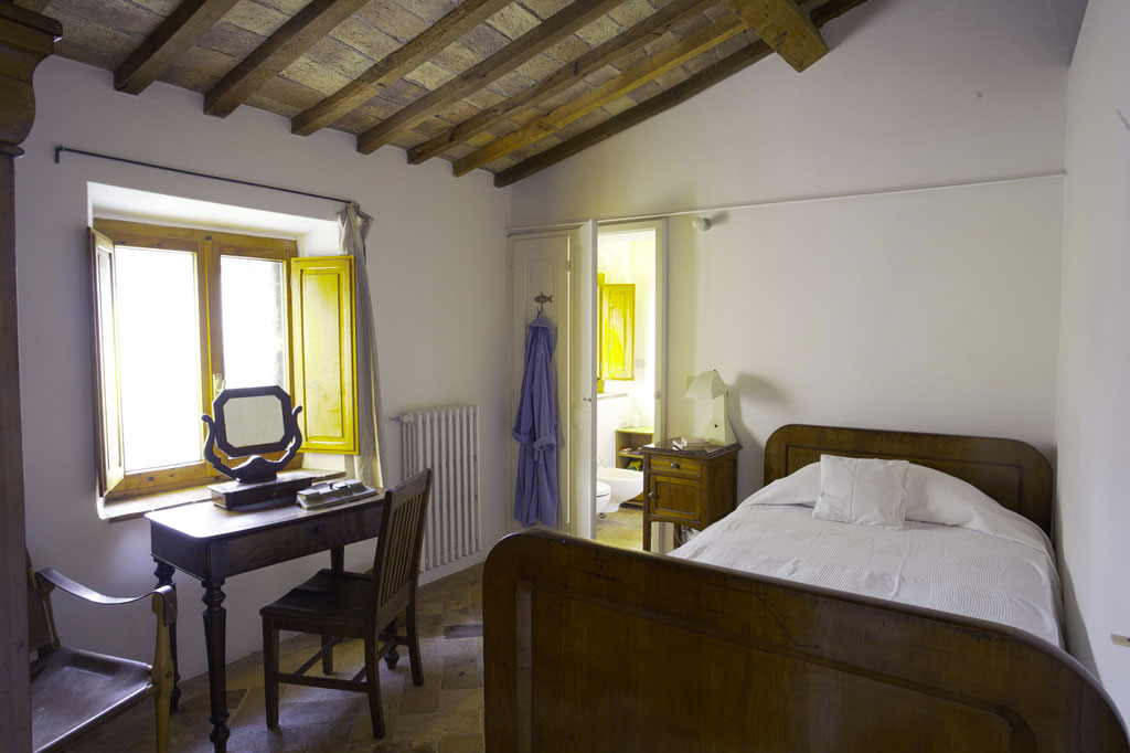 Il Simoncini Alto — village view